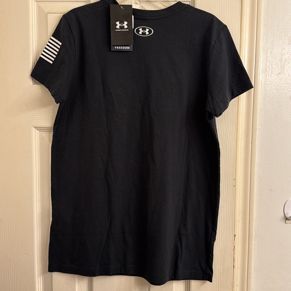 Under Armour Women’s Patriot Flag Shirt - Picture 7 of 9